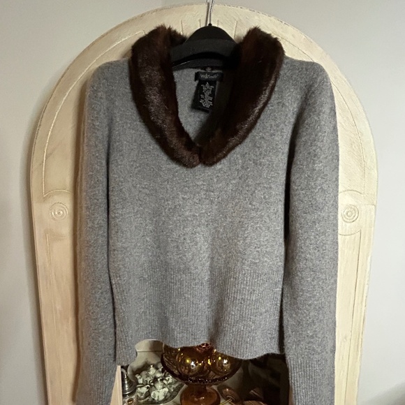 Willi Smith Gray V-Neck Sweather with Removable Faux Mink Fur Collar, Size L - Picture 9 of 13